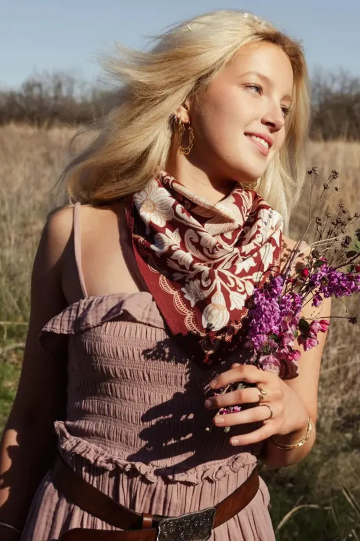 Hats, Scarves & Gloves – Queen of Hearts and Modern Love
